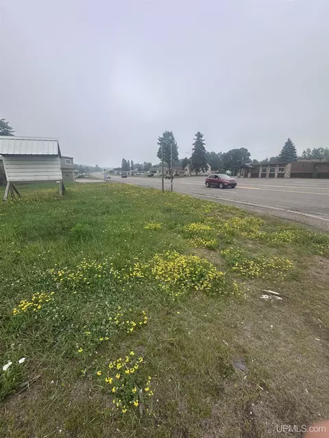645 Us 41, Ishpeming, MI 49849 photo 2