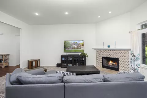 Living - 53 Evaline, Troy, MI 48085 photo 2 of 4