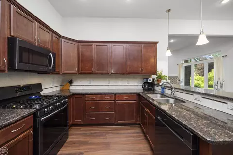 Kitchen - 53 Evaline, Troy, MI 48085 photo 5 of 8