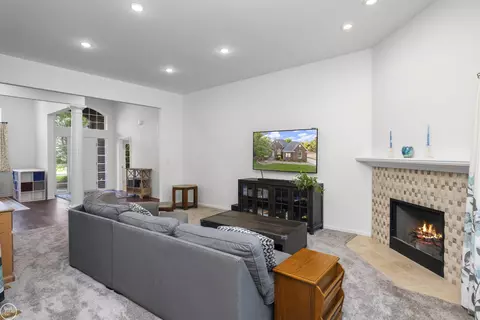 Living - 53 Evaline, Troy, MI 48085 photo 3 of 4