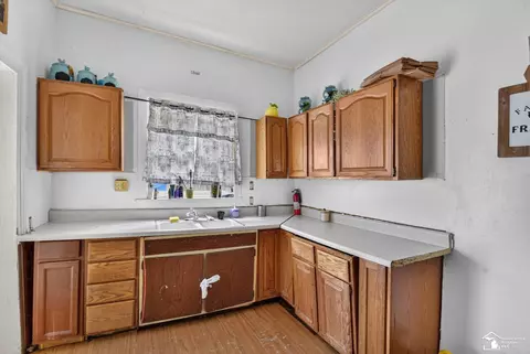 Kitchen - 503 Dennis, Adrian, MI 49221 photo 3 of 4