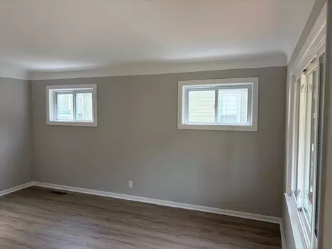 Living - 1118 Simcoe, Flint, MI 48507 photo 2 of 4