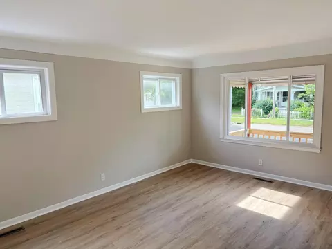 Living - 1118 Simcoe, Flint, MI 48507 photo 1 of 4