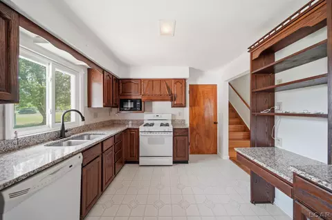 Kitchen - 2745 E Carleton, Adrian, MI 49221 photo 2 of 4