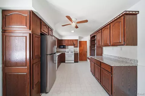 Kitchen - 2745 E Carleton, Adrian, MI 49221 photo 3 of 4