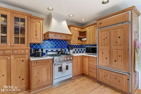 Kitchen - 580 Hampton, Grosse Pointe Woods, MI 48236 photo 3 of 5