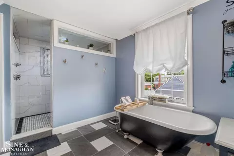 Bath - 580 Hampton, Grosse Pointe Woods, MI 48236 photo 5 of 7