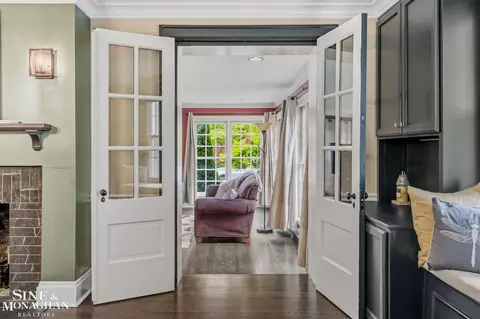 Entry Way - 580 Hampton, Grosse Pointe Woods, MI 48236 photo 2 of 12