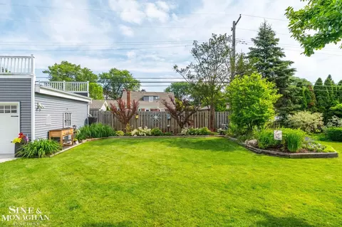 Exterior - 580 Hampton, Grosse Pointe Woods, MI 48236 photo 4 of 10