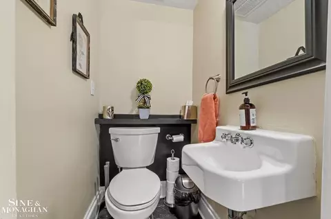 Bath - 580 Hampton, Grosse Pointe Woods, MI 48236 photo 1 of 7