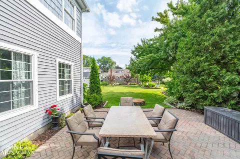 Exterior - 580 Hampton, Grosse Pointe Woods, MI 48236 photo 6 of 10