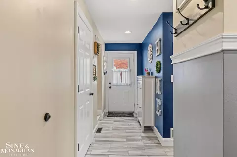 Entry Way - 580 Hampton, Grosse Pointe Woods, MI 48236 photo 5 of 12