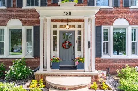 Exterior - 580 Hampton, Grosse Pointe Woods, MI 48236 photo 3 of 10