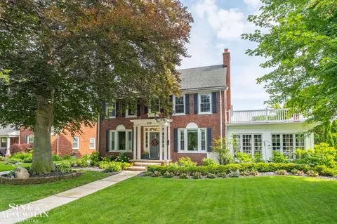 Exterior - 580 Hampton, Grosse Pointe Woods, MI 48236 photo 2 of 10