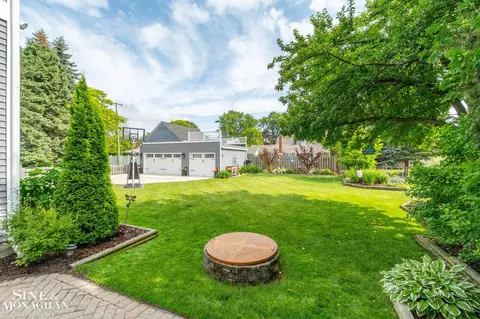 Exterior - 580 Hampton, Grosse Pointe Woods, MI 48236 photo 7 of 10