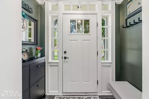 Entry Way - 580 Hampton, Grosse Pointe Woods, MI 48236 photo 1 of 12