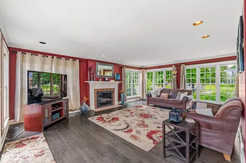 Living - 580 Hampton, Grosse Pointe Woods, MI 48236 photo 1 of 2