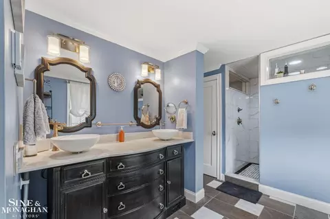 Bath - 580 Hampton, Grosse Pointe Woods, MI 48236 photo 4 of 7