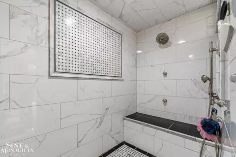 Bath - 580 Hampton, Grosse Pointe Woods, MI 48236 photo 6 of 7