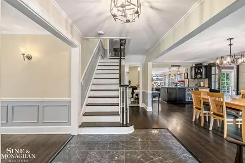 Entry Way - 580 Hampton, Grosse Pointe Woods, MI 48236 photo 3 of 12