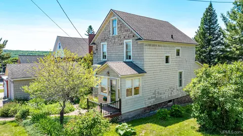 908 Third, Hancock, MI 49930 photo 2