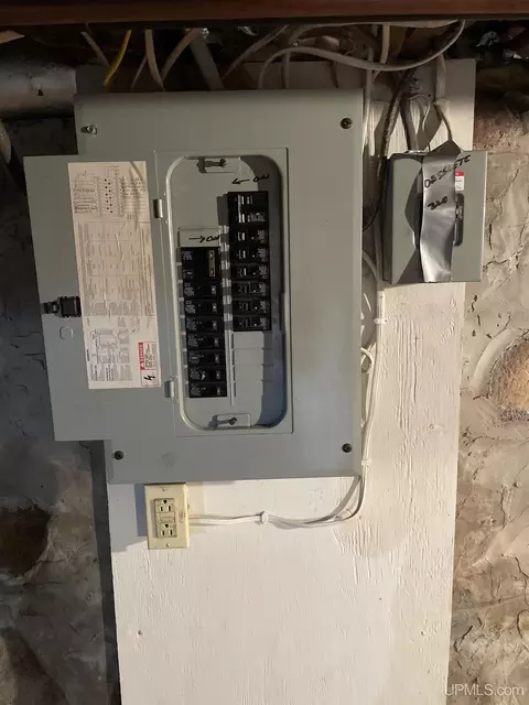 908 Third, Hancock, MI 49930 photo 32