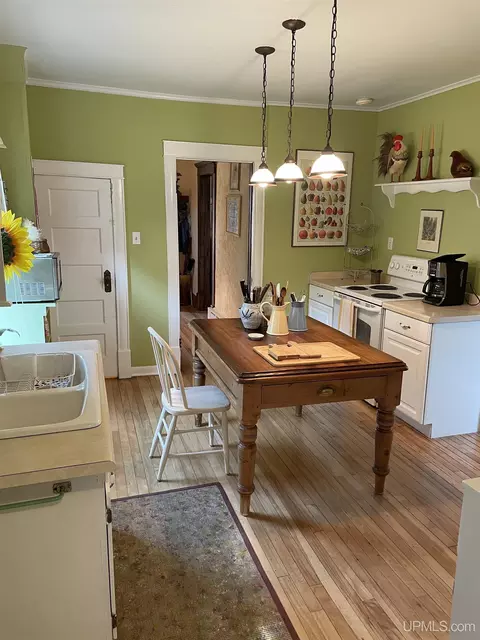 908 Third, Hancock, MI 49930 photo 10