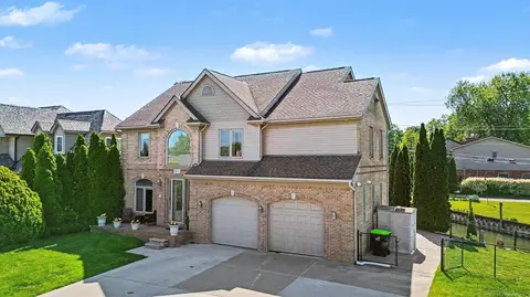 38035 Pointe Rosa, Harrison Township, MI 48045