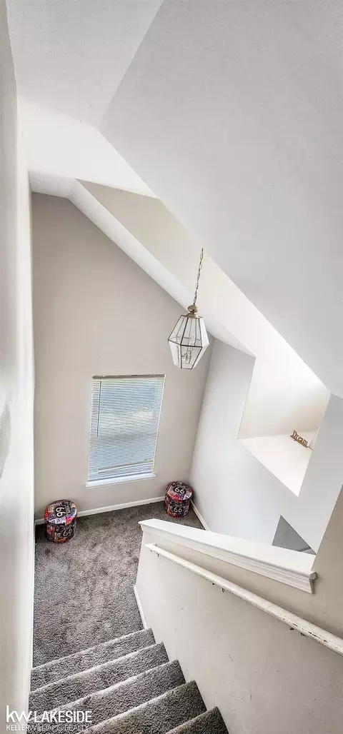 Entry Way - 39025 Buckingham, Romulus, MI 48174 photo 5 of 8