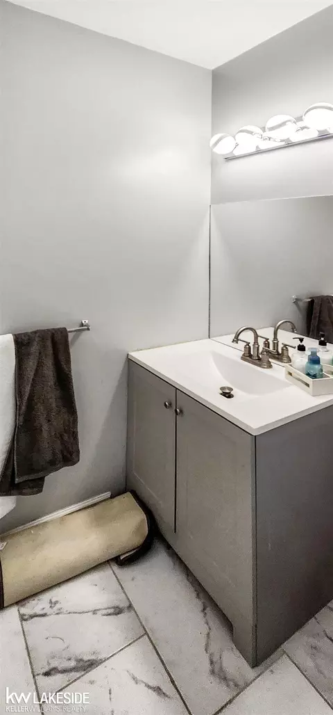 Bath - 39025 Buckingham, Romulus, MI 48174 photo 1 of 5