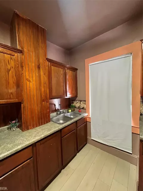 Kitchen - 600 W Biddle, Jackson, MI 49203 photo 3 of 3