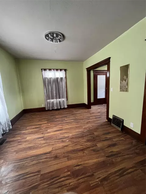 Living - 600 W Biddle, Jackson, MI 49203 photo 1 of 1