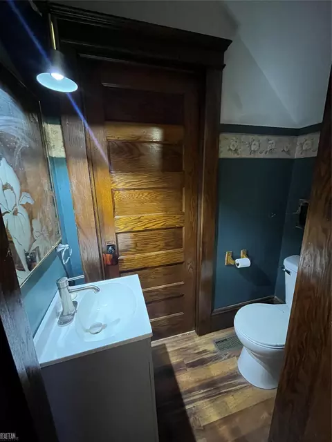 Bath - 600 W Biddle, Jackson, MI 49203 photo 1 of 4