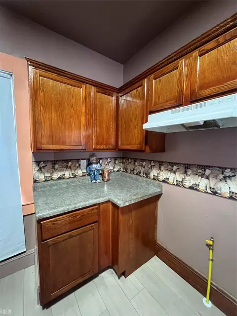 Kitchen - 600 W Biddle, Jackson, MI 49203 photo 2 of 3