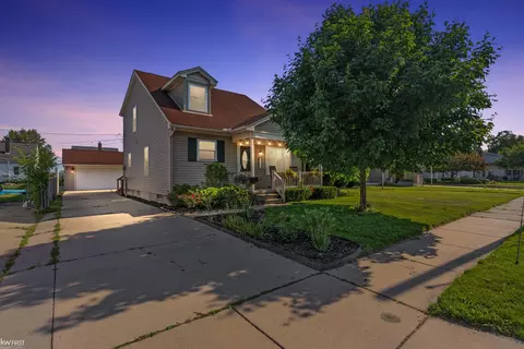 8307 Edward, Center Line, MI 48015