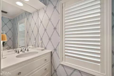 Bath - 20 Windemere, Grosse Pointe Farms, MI 48236 photo 1 of 7