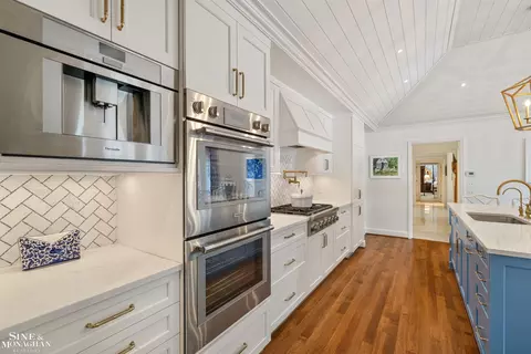 Kitchen - 20 Windemere, Grosse Pointe Farms, MI 48236 photo 10 of 11