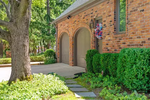 Exterior - 20 Windemere, Grosse Pointe Farms, MI 48236 photo 6 of 16