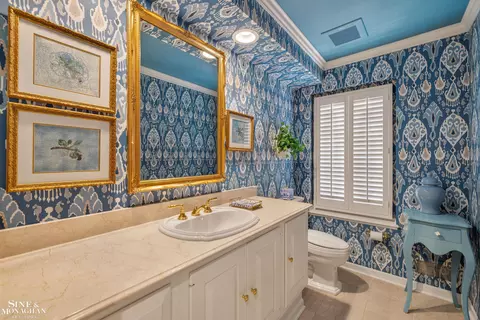 Bath - 20 Windemere, Grosse Pointe Farms, MI 48236 photo 2 of 7