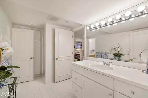 Bath - 20 Windemere, Grosse Pointe Farms, MI 48236 photo 7 of 7