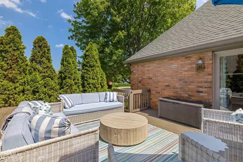 Exterior - 20 Windemere, Grosse Pointe Farms, MI 48236 photo 9 of 16