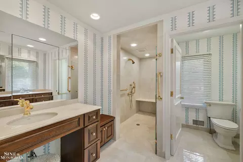 Bath - 20 Windemere, Grosse Pointe Farms, MI 48236 photo 4 of 7