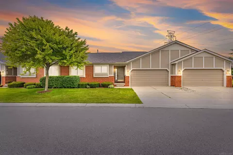 42284 Aspen, Clinton Township, MI 48038