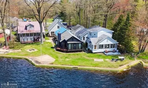 6899 E Houghton Lk, Houghton Lake, MI 48629