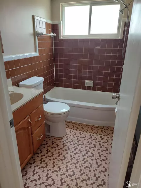 Bath - 8324 Huron, Taylor, MI 48180 photo 1 of 1