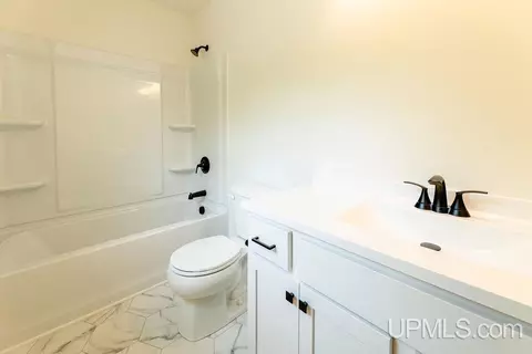 Bath - 403 25th, Gladstone, MI 49837 photo 3 of 3