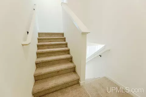 Entry Way - 403 25th, Gladstone, MI 49837 photo 3 of 7