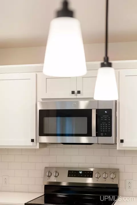 Kitchen - 403 25th, Gladstone, MI 49837 photo 4 of 4