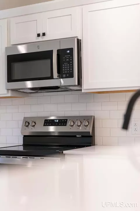 Kitchen - 403 25th, Gladstone, MI 49837 photo 2 of 4