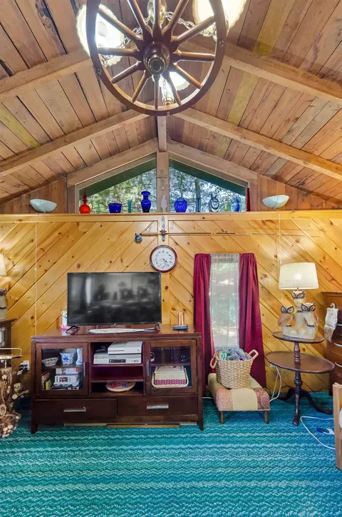 Living - 5388 Jerry, Gladwin, MI 48624 photo 4 of 8